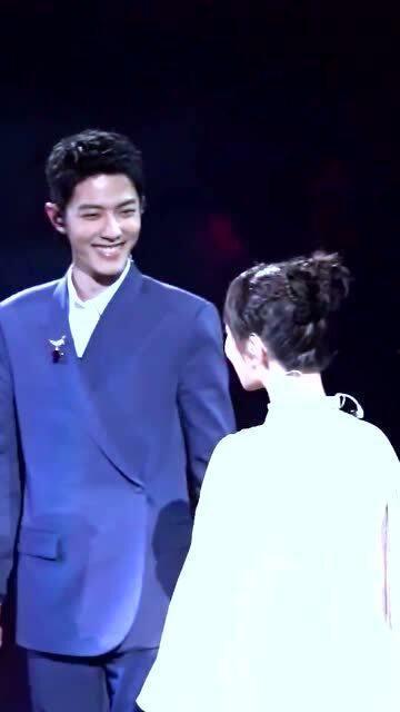 杨迪爆料肖战杨紫视频,揭秘娱乐圈友情与合作的背后 第2张 杨迪爆料肖战杨紫视频,揭秘娱乐圈友情与合作的背后 第2张